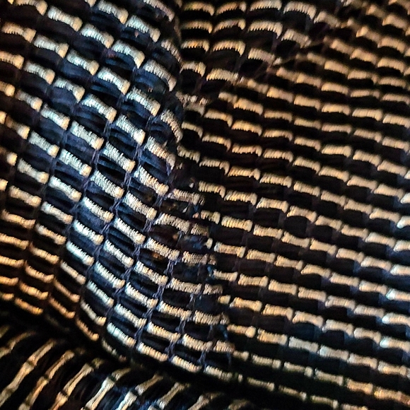 Peter Nygard size XL Sleeveless Tank shirt Black and Gold. material stretches. - Picture 2 of 10